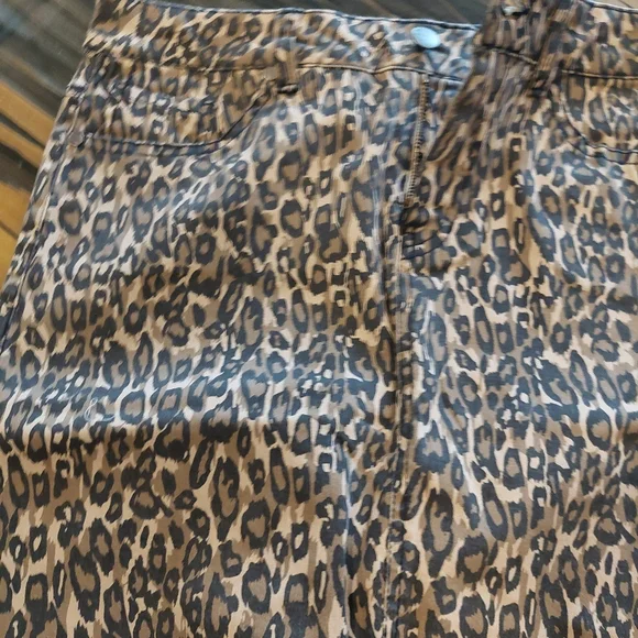 SKIRT - Picture 9 of 9